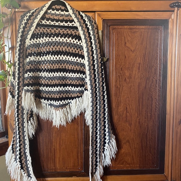Vintage boho crochet shawl - Picture 2 of 6